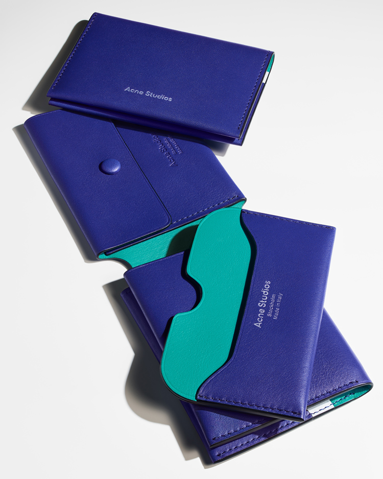 個人配送OK  黒 財布 三つ折りウォレット フォールドカードホルダー Studios Acne 折り財布